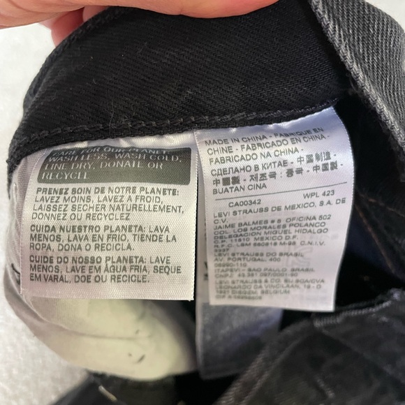 Black Levi’s Denim Shorts - Picture 7 of 8